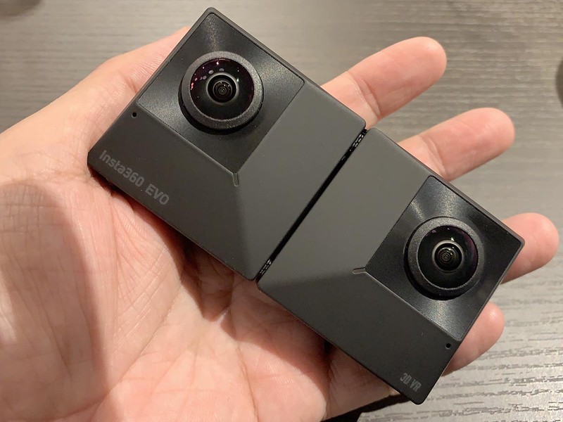 Insta360 EVO。この状態ではVR180に対応