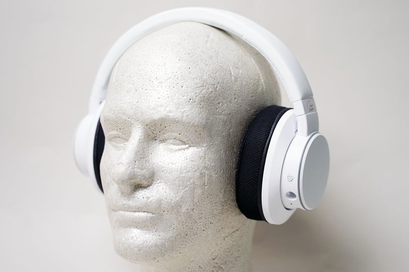 SXFI AIRの装着イメージ。ワイヤレス型なので、このまま軽快に音楽再生などが楽しめる