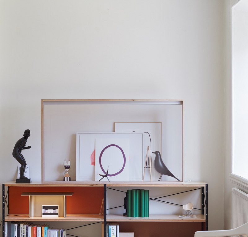 普段は透明なガラスフレームのような存在