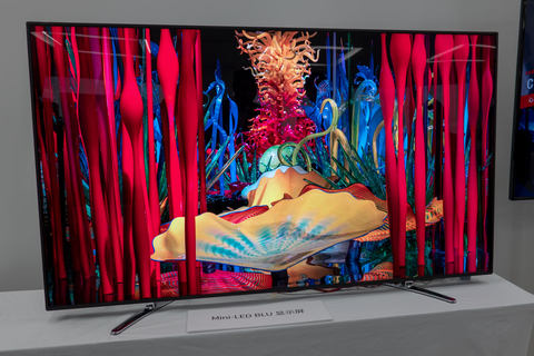 シャープ、8K/30p記録のビデオカメラを国内初披露。AI超解像や
