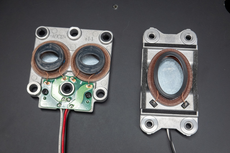 左がA9Fのアクチュエーター(13W×2)で、右がA9Gの新型アクチュエーター。2個1組から1個の楕円形状とすることで、明瞭感を向上させたという