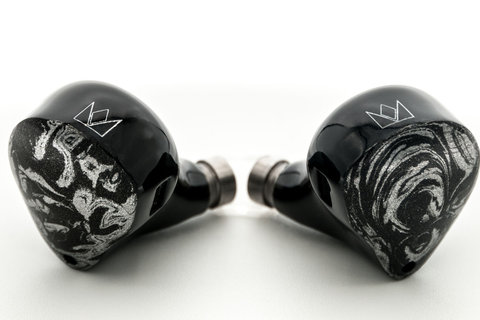 Noble Audio、日本製ピエゾドライバで超高域再生する最上位イヤフォン