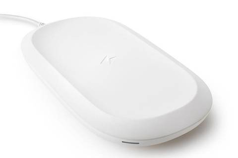 スマホを無線充電しながら写真をバックアップするストレージ内蔵