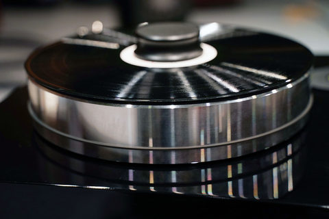 Pro-Ject、選別品モーターとスピードボックス内蔵レコードプレーヤー