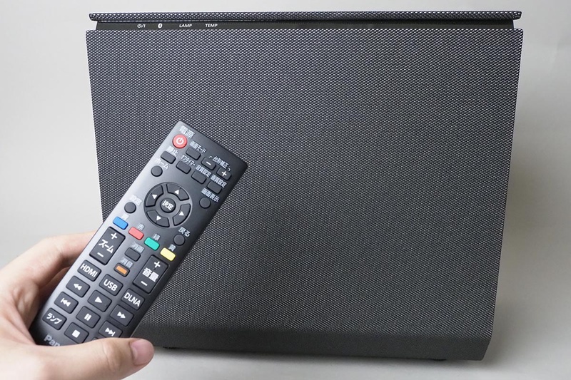 パナソニックのプロジェクター「インテリアシアター TH-100FP1」
