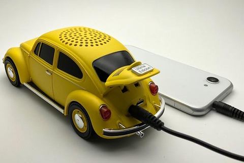 VWオールドビートル型スピーカー登場。ライト点灯、トランク開けて充電