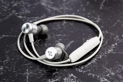 AVIOT、ハイブリッド・3ドライバ搭載の最上位完全ワイヤレス「TE-BD21f