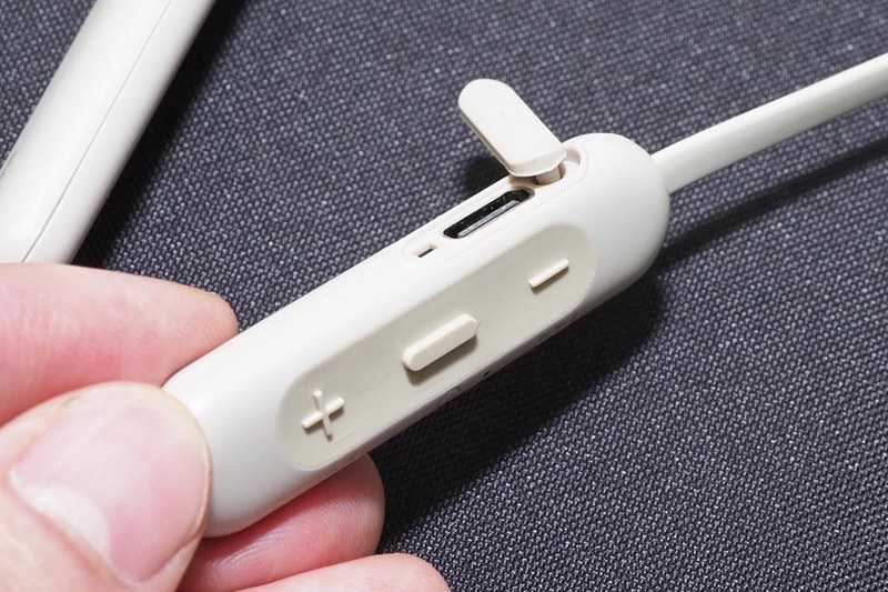 充電端子はUSB Type-C