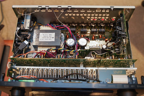 レビュー】10万円以下で驚きの音質、デノン新AVアンプを聴く。5万円台