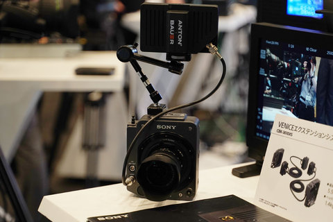 ソニー最新映像制作機器公開。歪まない4Kカメラ、緑布不要でクロマキー