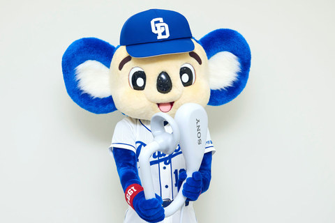 耳をふさがないソニー製イヤフォンでラジオ+野球観戦。ドアラ