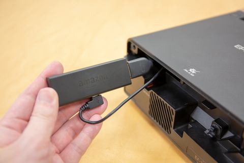 エプソンのAndroid TV端末付レーザープロジェクタ、今冬に発売延期