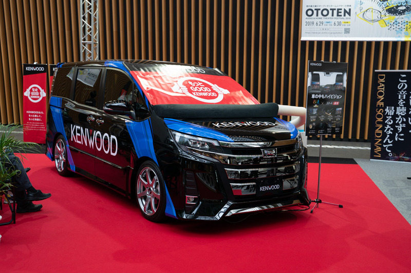 デモカーに乗り込んでカーオーディオの試聴が可能