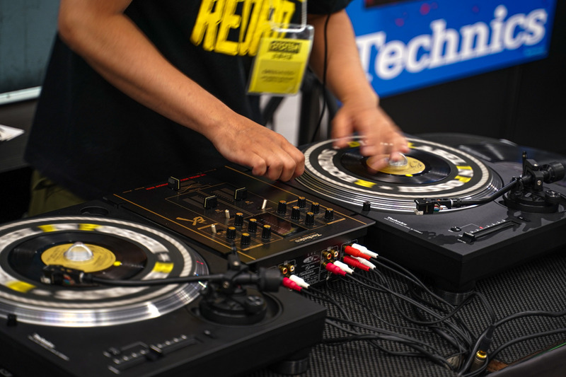 DJ BUNTA氏のプレイが間近で見られる