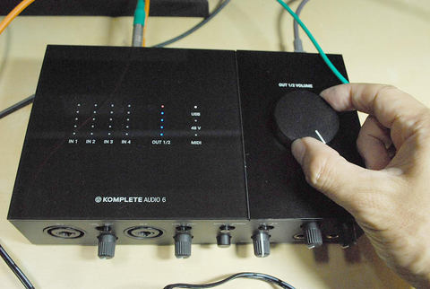 KOMPLETE AUDIO 6 オーディオインターフェイス 本体のみ KOMPLETE AUDIO 6 オーディオインターフェイス 箱無し Amazon.co