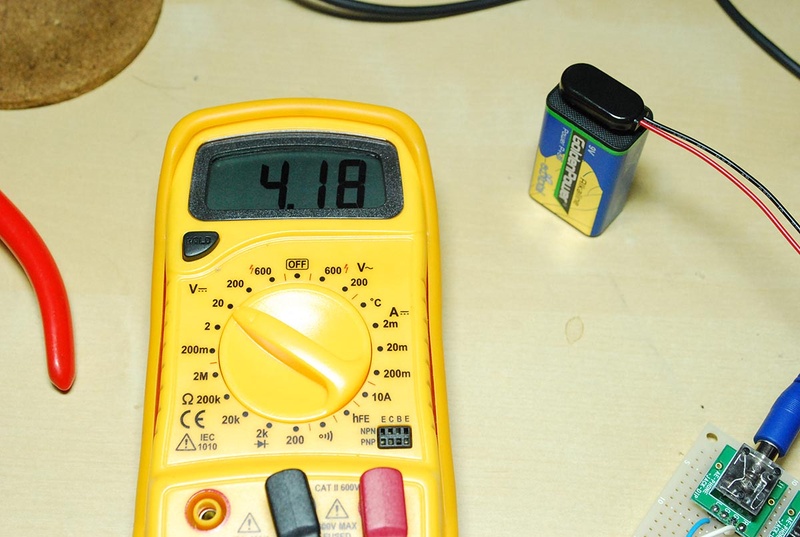 テスターで見ると、最低で約4V、最高で8Vとなっていた