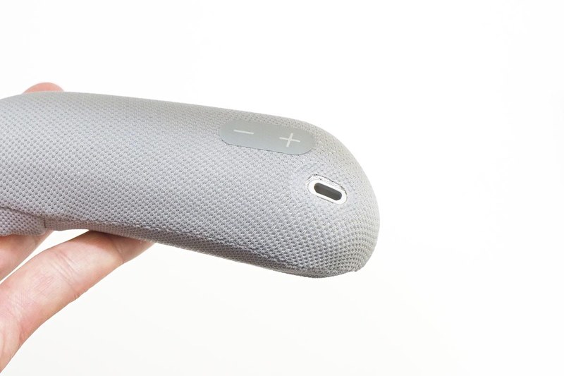 カバーを外さずに充電も可能