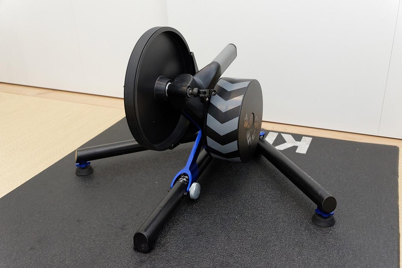 要となるスマートトレーナーの最上位機種「KICKR」