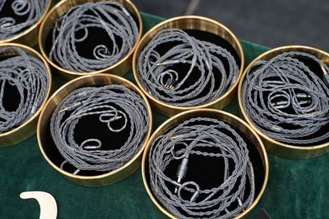 Unique Melody mirage KHAN 純正ケーブル付き Mirage - Unique Melody -ミックスウェーブ株式会社