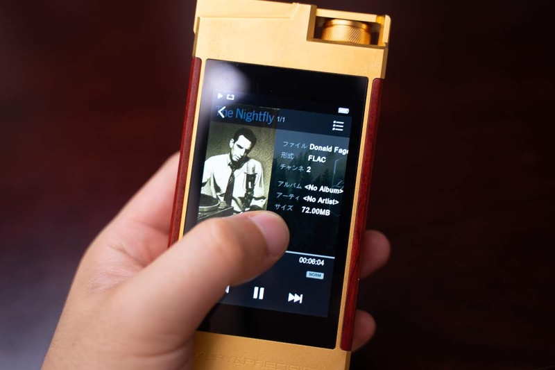 ディスプレイはタッチ操作に対応している