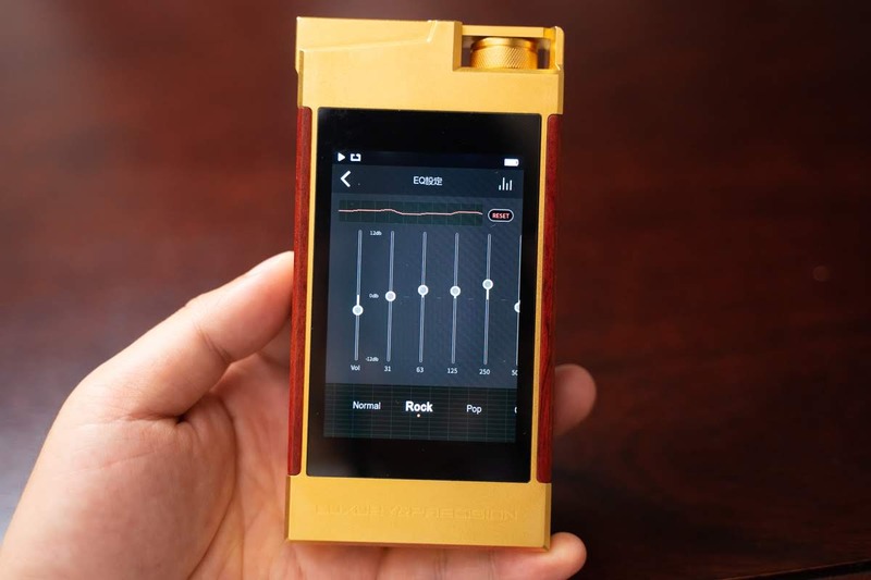 カスタムイコライザーも備えている