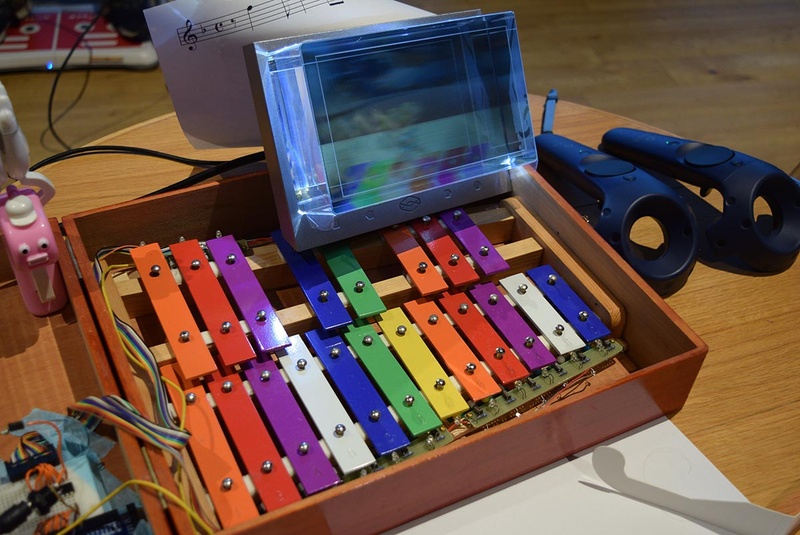 人がジャンプして着地するとディスプレイ内でUnity-chanが鉄琴を鳴らす