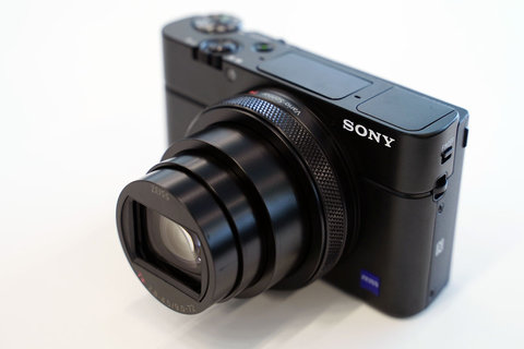 ソニー、秒間20コマ連写を実現した「RX100 VII」“ポケットに入るα9