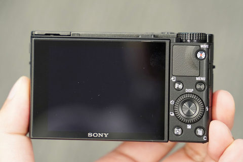 ソニー、秒間20コマ連写を実現した「RX100 VII」“ポケットに入るα9