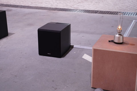 ソニーパーク地下に、グラスサウンドスピーカー×29台 “音楽に入れる”新