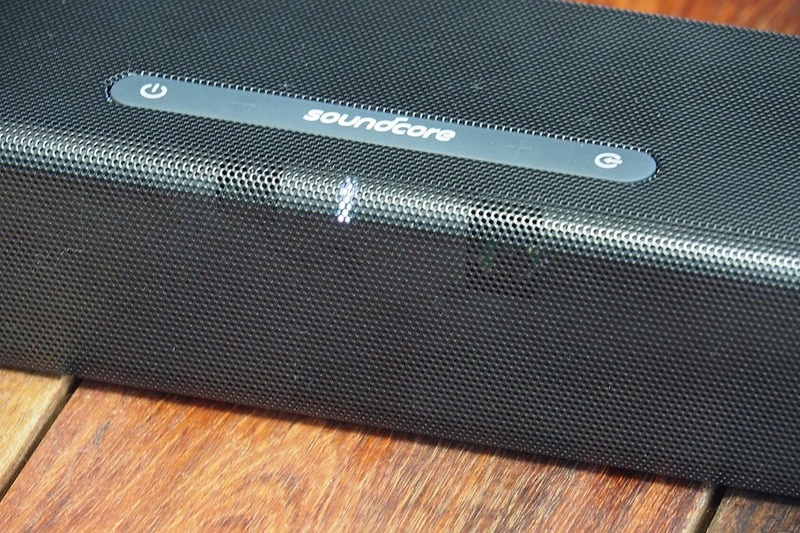 操作への反応は操作音とこのわずかなLEDの点灯、点滅だけ