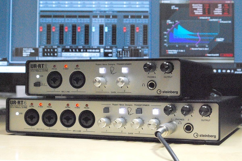 オーディオインターフェイスのレビューでは毎回、レイテンシーのテストを実施。写真はヤマハ/SteinbergのUR-RT2(上)、UR-RT4(下)