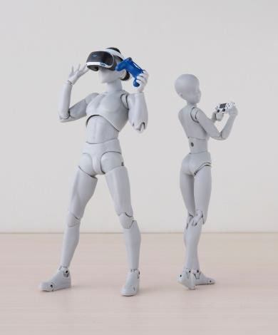 PS4とPSVRが“ガシャポン”に! 約1/12スケールフィギュアの撮影小物にも