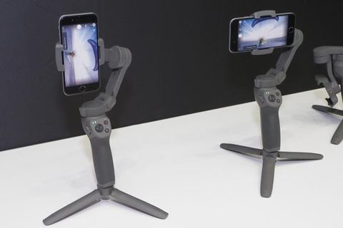 DJI、折り畳めるスマホジンバル「Osmo Mobile 3」。片手で本格撮影