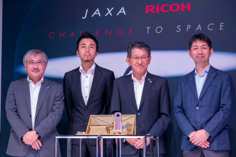 写真左から、JAXA宇宙探査イノベーションハブ副ハブ長・川崎一義氏、主任研究員・澤田弘祟氏、リコー代表取締役・山下良則氏、SV事業本部長・大谷渉氏