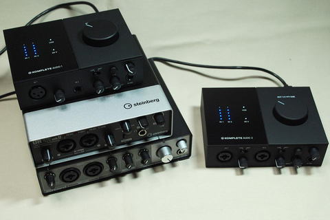 KOMPLETE AUDIO 1 オーディオインターフェイス デスクに合うミニマルなオーディオインターフェース Komplete