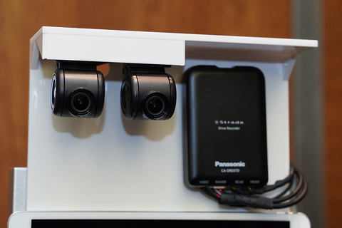 パナソニック、Strada史上最大10型ディスプレイ採用カーナビ