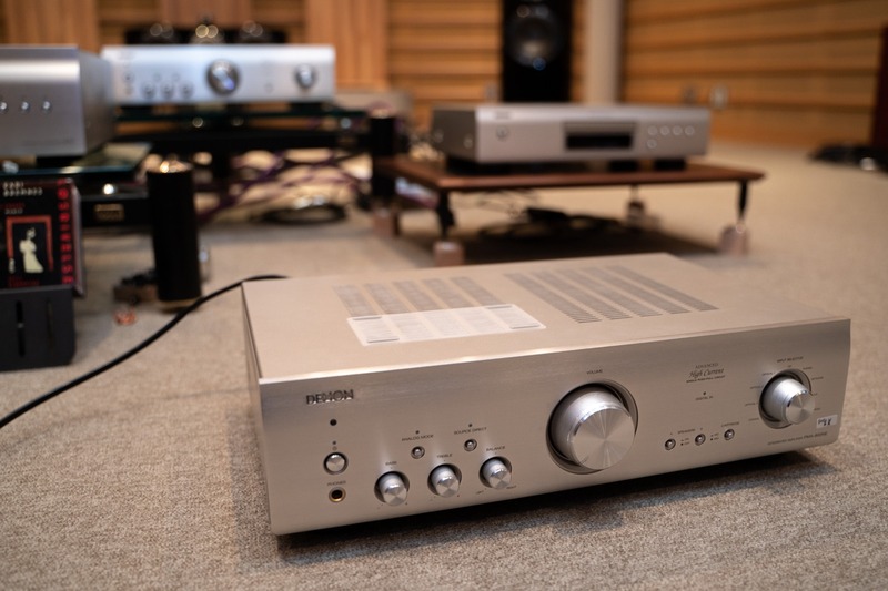 手前にあるのがPMA-800NE