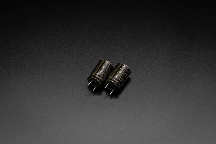 山内氏がリスニングテストを繰り返して開発したカスタムパーツも多数投入