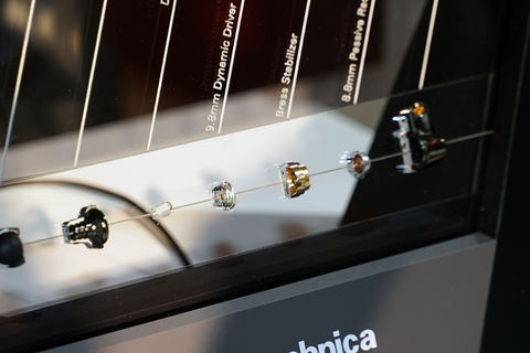 オーテク、世界初のダイナミック+パッシブラジエータ+BAイヤフォン