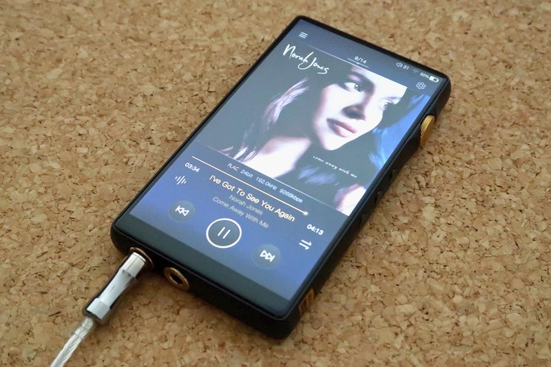 検証に利用したAndroidベースのプレーヤー「iBasso DX160」、4.4mmバランス接続で聴いた