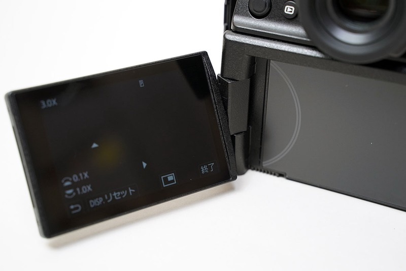 フリーアングル、タッチパネル液晶は健在