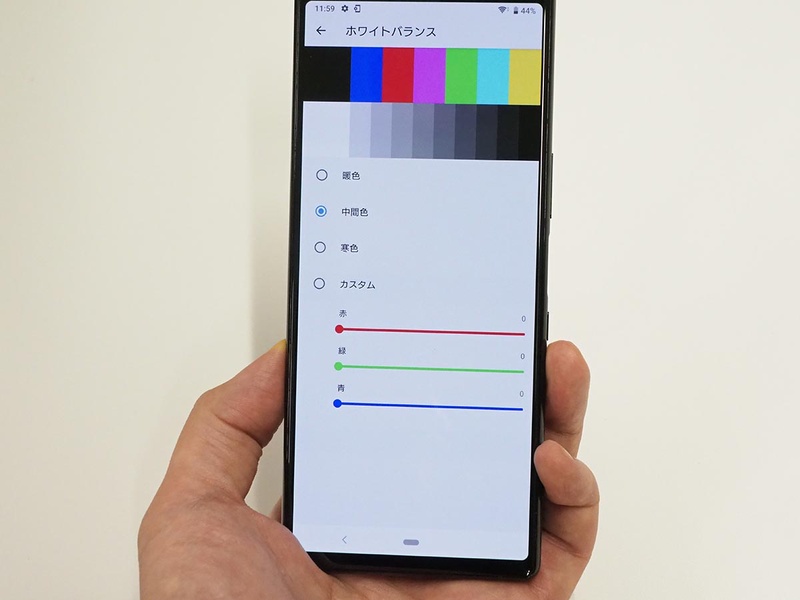 ホワイトバランス「中間色」設定をD65基準に近い形にキャリブレーション