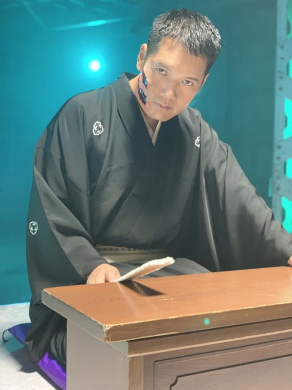 T-800のメイクを施された神田松之丞さん