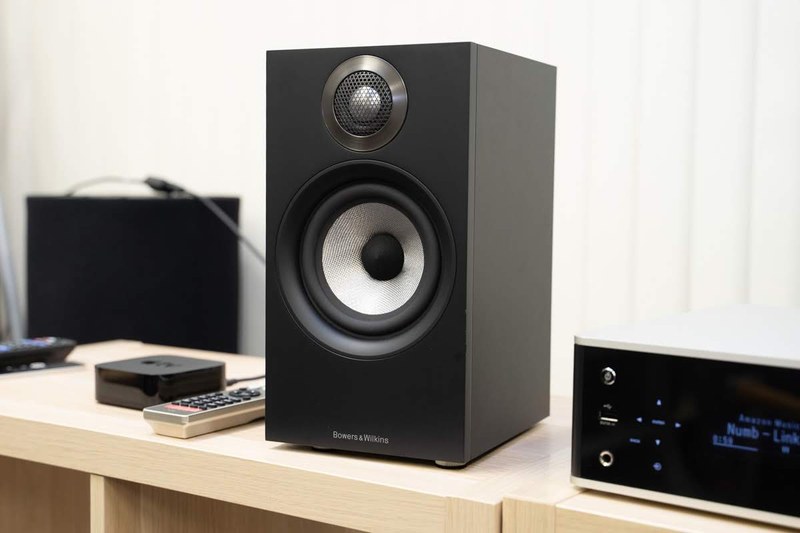 Bowers & Wilkinsの600 Seriesのブックシェルフ「607」