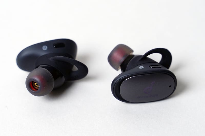 形状はオーソドックスな平形