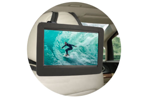 TV録画できる約1.6万円の15.6型ポータブルDVDプレーヤー。車の座席