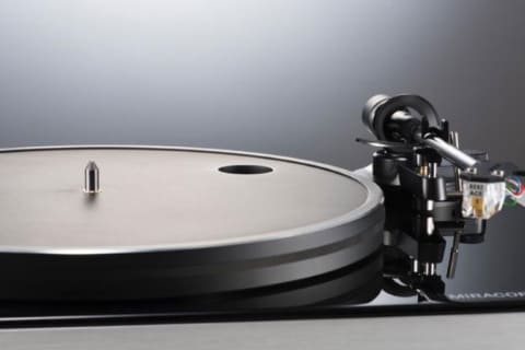 ELAC、創業90周年記念レコードプレーヤー「MIRACORD」の中級機。17.5万