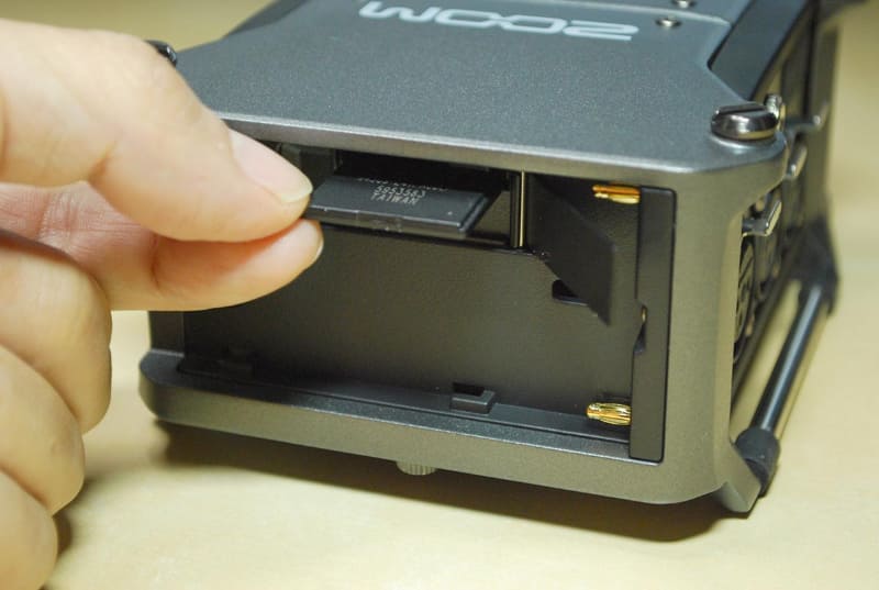 背面にSDカードスロット