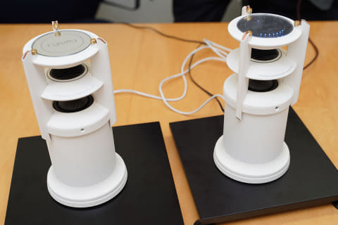 Egretta、デスクトップで使える全方位スピーカー。底部の Egretta、デスクトップで使える全方位スピーカー。底部の
