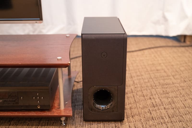 より細身に見えるサブウーファー